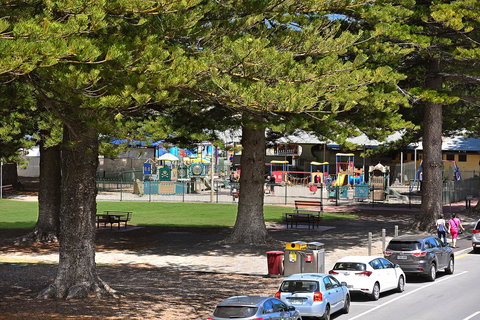 Breeze Beachfront Apartment - Events Australia 1