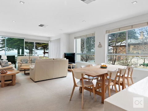 Breeze Beachfront Apartment - Events Australia 19