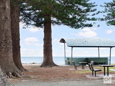 Breeze Beachfront Apartment - Events Australia 21