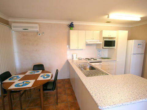 Lake Edge Apartments - Events Australia 7