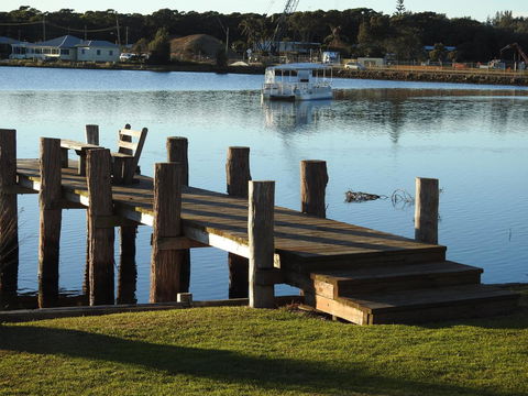 Lake Edge Apartments - Events Australia 21