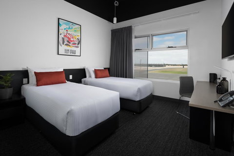 Rydges Pit Lane - Events Australia 32