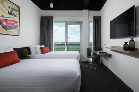 Rydges Pit Lane - Events Australia 30