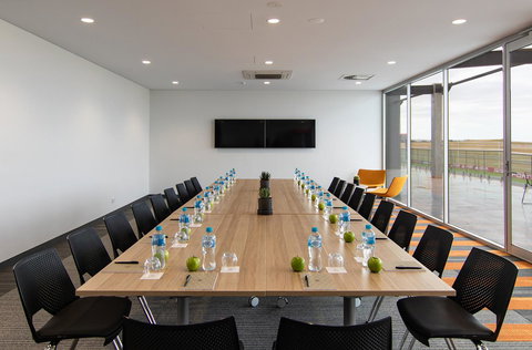 Rydges Pit Lane - Events Australia 40