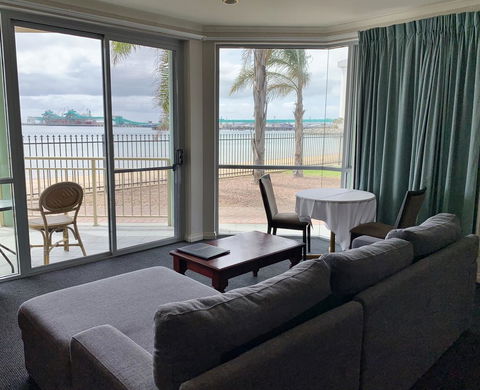 Hilton Beachfront Motel - Tourism Bookings 15