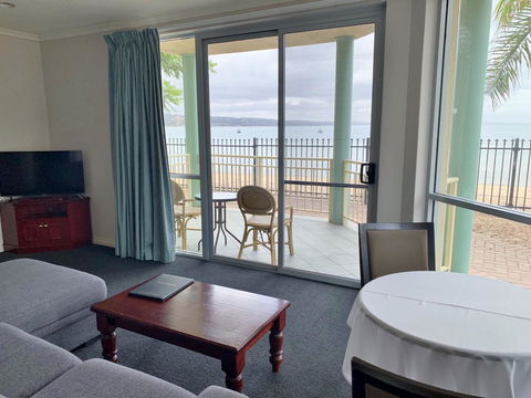 Hilton Beachfront Motel - Tourism Bookings 3