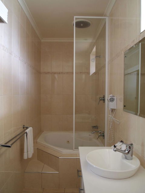 Hilton Beachfront Motel - Tourism Bookings 44