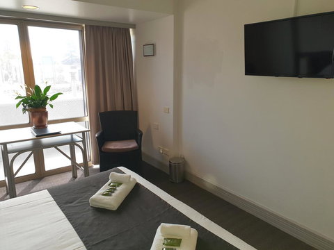 Nightcap At Hotel Victor - Events Australia 5