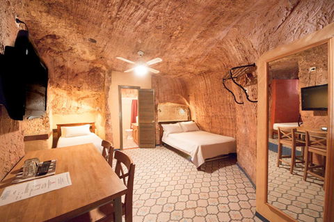 The Underground Motel - Accommodation Europe 21
