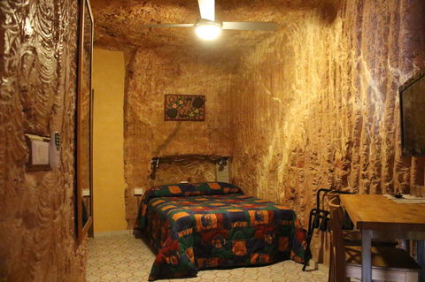 The Underground Motel - Accommodation Europe 5