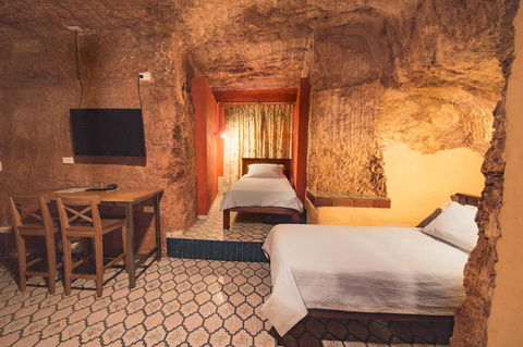 The Underground Motel - Accommodation Europe 20