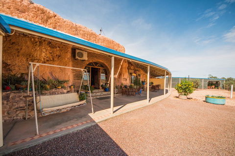 The Underground Motel - Accommodation Europe 23
