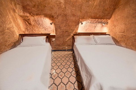 The Underground Motel - Accommodation Europe 6
