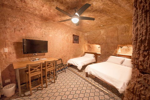 The Underground Motel - Accommodation Europe 8