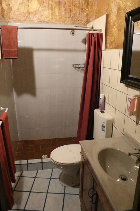 The Underground Motel - Accommodation Europe 4