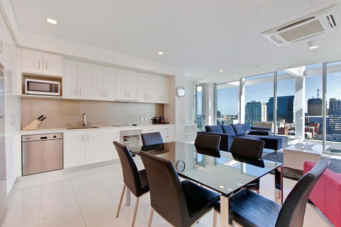 Light And Spacious, Stunning Views Of Adelaide - Events Australia 3