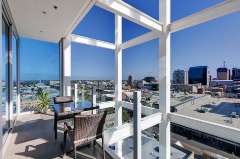 Light And Spacious, Stunning Views Of Adelaide - Events Australia 1