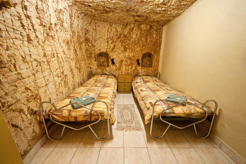 Radeka Downunder Underground Motel - Tourism Bookings 7