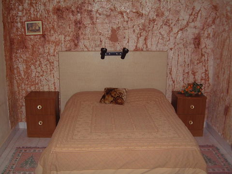 Radeka Downunder Underground Motel - Tourism Bookings 9