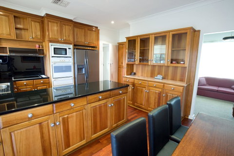 The Commodore - Tourism Bookings 21