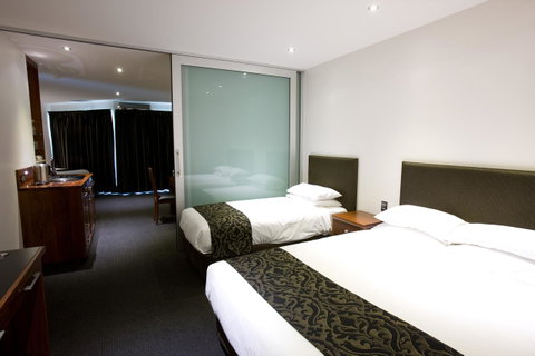 The Commodore - Tourism Bookings 9