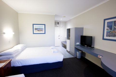 The Commodore - Tourism Bookings 27