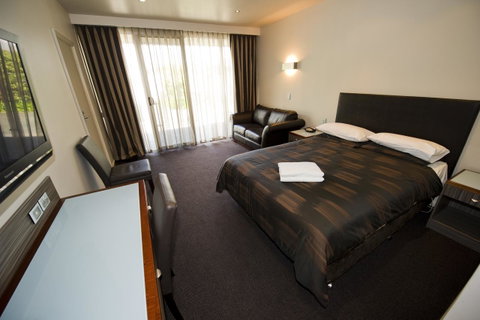 The Commodore - Tourism Bookings 5