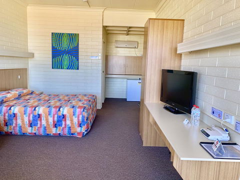 Opal Inn Hotel, Motel, Caravan Park - Events Australia 33