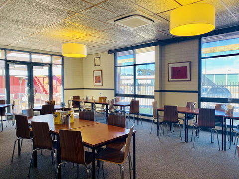 Opal Inn Hotel, Motel, Caravan Park - Events Australia 28
