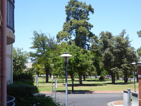 ADELAIDE CENTRAL APARTMENT - 3BR, 2BATH & CARPARK - Events Australia 26