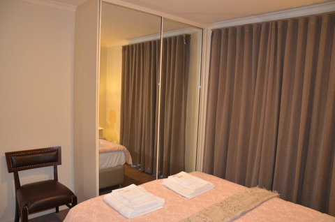 ADELAIDE CENTRAL APARTMENT - 3BR, 2BATH & CARPARK - Events Australia 12