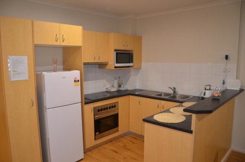 ADELAIDE CENTRAL APARTMENT - 3BR, 2BATH & CARPARK - Events Australia 6