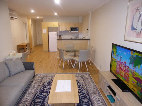 ADELAIDE CENTRAL APARTMENT - 3BR, 2BATH & CARPARK - Events Australia 4