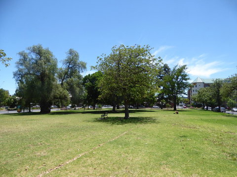 ADELAIDE CENTRAL APARTMENT - 3BR, 2BATH & CARPARK - Events Australia 31