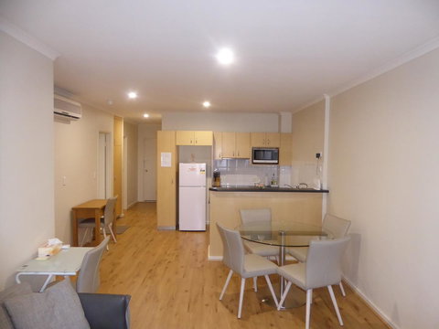 ADELAIDE CENTRAL APARTMENT - 3BR, 2BATH & CARPARK - Events Australia 8