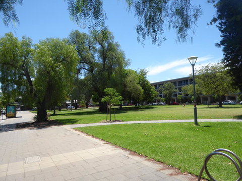 ADELAIDE CENTRAL APARTMENT - 3BR, 2BATH & CARPARK - Events Australia 32