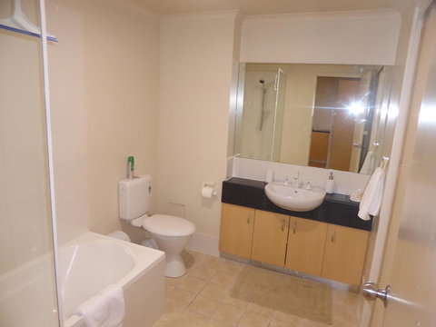 ADELAIDE CENTRAL APARTMENT - 3BR, 2BATH & CARPARK - Events Australia 17