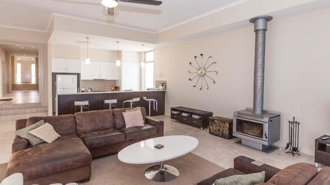 Golfers Paradise (18th Tee) - 52 Huntingdale Drive - Events Australia 12