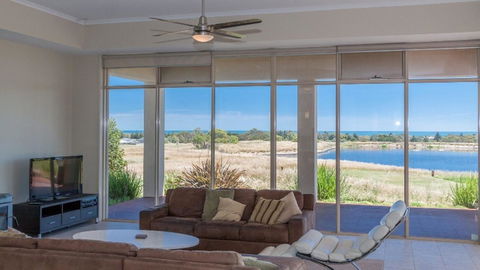 Golfers Paradise (18th Tee) - 52 Huntingdale Drive - Events Australia 15