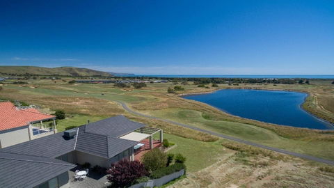 Golfers Paradise (18th Tee) - 52 Huntingdale Drive - Events Australia 0