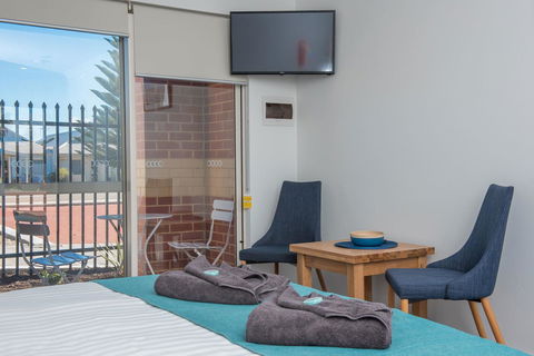 Jurien Bay Motel Apartments - Tourism Bookings 8