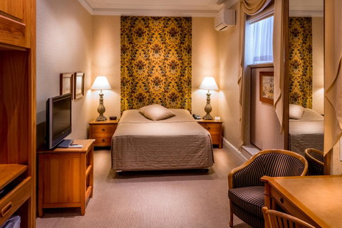 European Hotel - Tourism Bookings 11