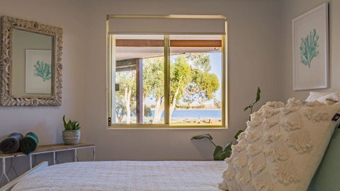 Starboard Views Kalbarri - River Front Apartment - Tourism Bookings 5