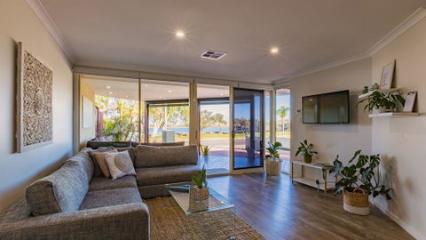 Starboard Views Kalbarri - River Front Apartment - Tourism Bookings 0