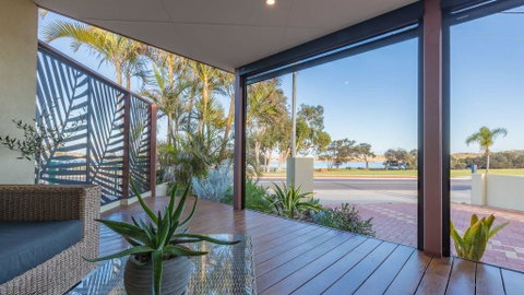 Starboard Views Kalbarri - River Front Apartment - Tourism Bookings 1