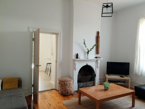 Captain\'s Heritage Cottage - Central Fremantle 2 Bedroom Historic Cottage - Tourism Bookings 10