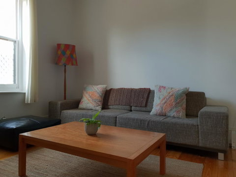 Captain\'s Heritage Cottage - Central Fremantle 2 Bedroom Historic Cottage - Tourism Bookings 9
