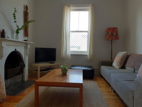 Captain\'s Heritage Cottage - Central Fremantle 2 Bedroom Historic Cottage - Tourism Bookings 2
