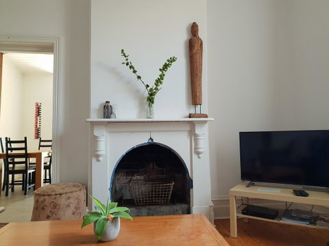 Captain\'s Heritage Cottage - Central Fremantle 2 Bedroom Historic Cottage - Tourism Bookings 8