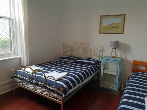 Captain\'s Heritage Cottage - Central Fremantle 2 Bedroom Historic Cottage - Tourism Bookings 6